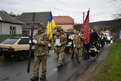 На Закарпатті попрощалися із загиблим прикордонником Іваном Довганичем На Закарпатті попрощалися із загиблим прикордонником Іваном Довганичем