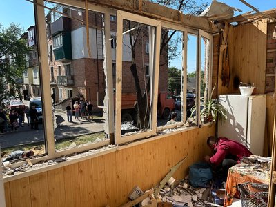 На Вінниччині, поблизу влучання в житловий будинок, відкрили штаб допомоги На Вінниччині, поблизу влучання в житловий будинок, відкрили штаб допомоги
