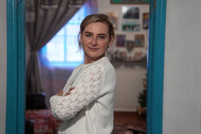 "Надіятися треба тільки на себе". Як живе на Сумщині жінка, яка вийшла з окупованого Маріуполя "Надіятися треба тільки на себе". Як живе на Сумщині жінка, яка вийшла з окупованого Маріуполя