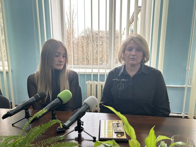 У Кременчуці вручили посмертні нагороди сім’ям загиблих військових У Кременчуці вручили посмертні нагороди сім’ям загиблих військових