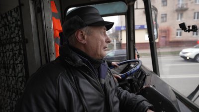 Швачка за фахом, водійка – за покликанням: як чернігівка опановує нову професію Швачка за фахом, водійка – за покликанням: як чернігівка опановує нову професію