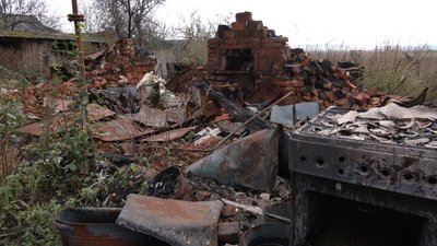 Без електрики, зв'язку та під обстрілами: як живуть люди села Архипівка на Чернігівщині, що за 2 км від кордону з РФ Без електрики, зв'язку та під обстрілами: як живуть люди села Архипівка на Чернігівщині, що за 2 км від кордону з РФ