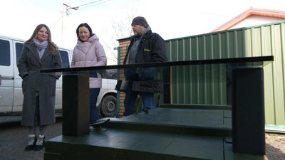 У Львові волонтери ящики з-під снарядів перетворюють на речі для інтер'єру У Львові волонтери ящики з-під снарядів перетворюють на речі для інтер'єру