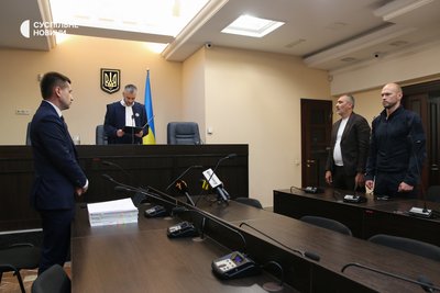 Вищий антикорупційний суд обрав запобіжний захід ексголові департаменту кібербезпеки СБУ Іллі Вітюку (праворуч) у вигляді застави розміром у понад 9 мільйонів гривень. Київ, 4 вересня 2025 року Вищий антикорупційний суд обрав запобіжний захід ексголові департаменту кібербезпеки СБУ Іллі Вітюку (праворуч) у вигляді застави розміром у понад 9 мільйонів гривень. Київ, 4 вересня 2025 року