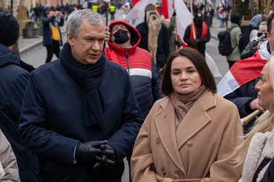 Колишній міністр культури та посол Білорусі у Франції Павло Латушко (ліворуч) з лідеркою білоруської опозиції Світланою Тихановською у Варшаві, 26 січня 2025 року Колишній міністр культури та посол Білорусі у Франції Павло Латушко (ліворуч) з лідеркою білоруської опозиції Світланою Тихановською у Варшаві, 26 січня 2025 року