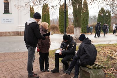 На Черкащині нові управителі Канівського собору вдруге не змогли потрапити до святині На Черкащині нові управителі Канівського собору вдруге не змогли потрапити до святині