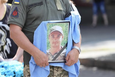 Служив у президентській бригаді: на Черкащині попрощалися з полеглим військовим Служив у президентській бригаді: на Черкащині попрощалися з полеглим військовим
