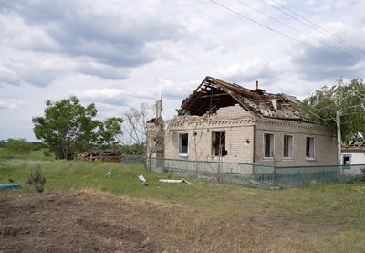 "Смерть мене і там знайде". Як мешканці прифронтових Романків живуть у "червоній зоні" та чому не евакуюються "Смерть мене і там знайде". Як мешканці прифронтових Романків живуть у "червоній зоні" та чому не евакуюються
