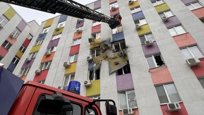 Наслідки удару безпілотника "Молнія-1" по житловому будинку у Харкові, 13 листопада 2024 року Наслідки удару безпілотника "Молнія-1" по житловому будинку у Харкові, 13 листопада 2024 року