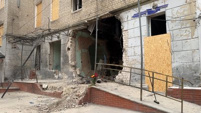 "Це було питання часу". Ортопед з травмпункту розповів, як витягували людей з-під завалів в лікарні св. Пантелеймона "Це було питання часу". Ортопед з травмпункту розповів, як витягували людей з-під завалів в лікарні св. Пантелеймона