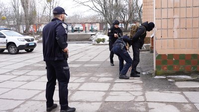 "Маємо бути готовими": на Кіровоградщині в закладах освіти відпрацьовують алгоритм дій у разі нападу "Маємо бути готовими": на Кіровоградщині в закладах освіти відпрацьовують алгоритм дій у разі нападу