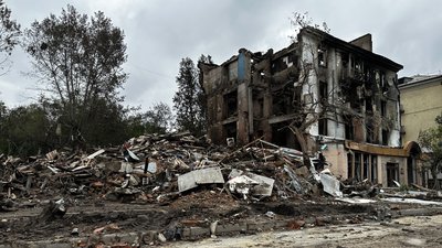 П'ятиповерхівка у центрі Краматорська Донецька область 4 серпня 2025 рік П'ятиповерхівка у центрі Краматорська Донецька область 4 серпня 2025 рік