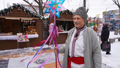 "Важливо підтримувати дух наших людей": у центрі Кропивницького меланкували та щедрували "Важливо підтримувати дух наших людей": у центрі Кропивницького меланкували та щедрували