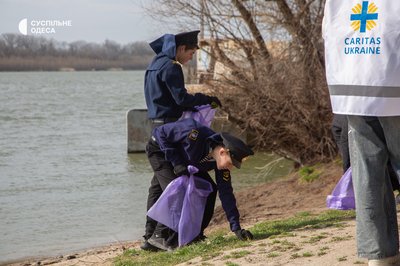 "Вода потребує захисту": в Ізмаїлі понад 100 людей долучилися до прибирання узбережжя Дунаю "Вода потребує захисту": в Ізмаїлі понад 100 людей долучилися до прибирання узбережжя Дунаю
