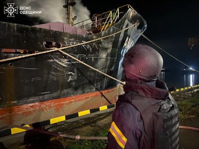 РФ атакувала південь Одещини ударними БпЛА: зазнали пошкоджень суховантаж, склад і будинки РФ атакувала південь Одещини ударними БпЛА: зазнали пошкоджень суховантаж, склад і будинки