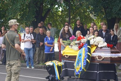 На Закарпатті попрощалися з полеглим захисником Артемом Коваленком На Закарпатті попрощалися з полеглим захисником Артемом Коваленком