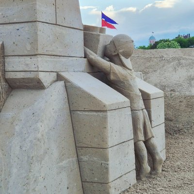 "Хотілося зробити щось, що запам’ятається": полтавець здобув перше місце на конкурсі піщаних скульптур у Латвії "Хотілося зробити щось, що запам’ятається": полтавець здобув перше місце на конкурсі піщаних скульптур у Латвії