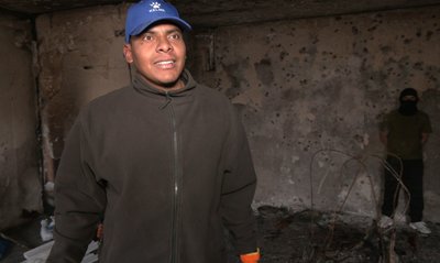 У Тернополі волонтери з Латинської Америки допомагають жителям, які втратили домівки після обстрілу РФ У Тернополі волонтери з Латинської Америки допомагають жителям, які втратили домівки після обстрілу РФ