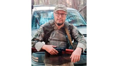 На Чернігівщині попрощалися з трьома військовими ЗСУ — Олександром Откидачем, Сергієм Рудіком та Віктором Усом На Чернігівщині попрощалися з трьома військовими ЗСУ — Олександром Откидачем, Сергієм Рудіком та Віктором Усом