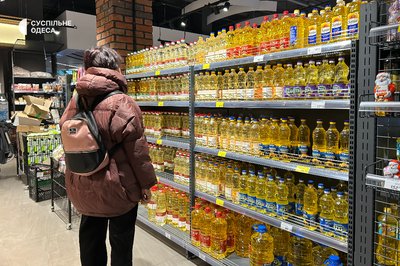 "Люди бояться, що не буде продуктів": чи є ажіотаж у магазинах Ізмаїла після перекриття траси Одеса-Рені через атаку РФ "Люди бояться, що не буде продуктів": чи є ажіотаж у магазинах Ізмаїла після перекриття траси Одеса-Рені через атаку РФ