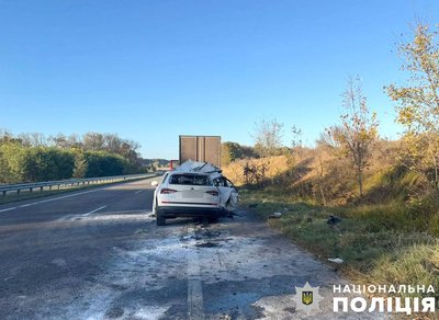 Неподалік Лубен зіткнулися кросовер і вантажівка: травмувалася водійка і дитина Неподалік Лубен зіткнулися кросовер і вантажівка: травмувалася водійка і дитина