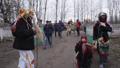 Неодружені парубки відтворюють унікальний обряд, відомий як "Цигани" Неодружені парубки відтворюють унікальний обряд, відомий як "Цигани"