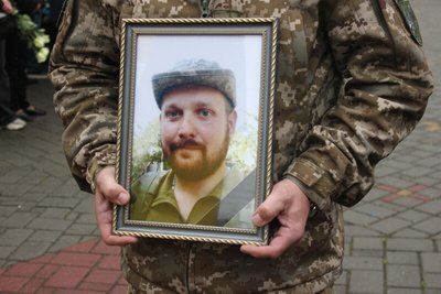 У Луцьку попрощалися з трьома загиблими на війні захисниками У Луцьку попрощалися з трьома загиблими на війні захисниками