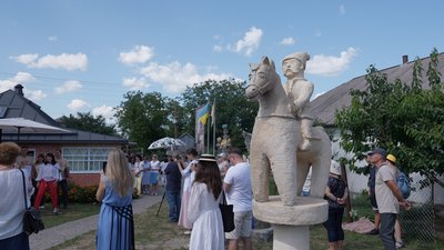 "Він живе, поки ми пам'ятаємо": на Полтавщині відкрили музей до 100-річчя гончара Василя Омеляненка