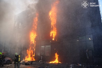 Через атаку БпЛА в Одеському районі пошкоджені будинки, пошта та магазин: є травмовані Через атаку БпЛА в Одеському районі пошкоджені будинки, пошта та магазин: є травмовані