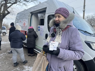 "Аптека на колесах": як жителі сіл правобережної Херсонщини отримують потрібні ліки "Аптека на колесах": як жителі сіл правобережної Херсонщини отримують потрібні ліки