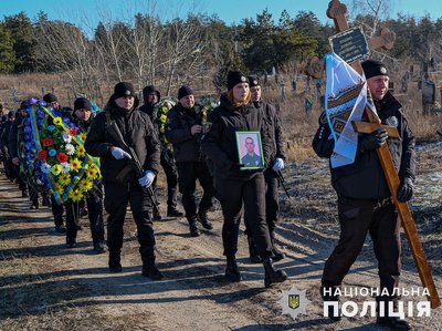 Загинули під час стрілянини у Лимані та удару по Краматорську: на Донеччині поховали трьох правоохоронців Загинули під час стрілянини у Лимані та удару по Краматорську: на Донеччині поховали трьох правоохоронців