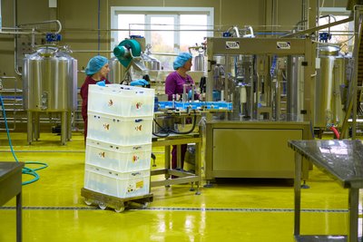 «Все добре, аби не було війни»: як працює агрофірма у Козацькому поблизу кордону РФ «Все добре, аби не було війни»: як працює агрофірма у Козацькому поблизу кордону РФ
