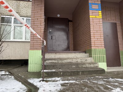 Через стрілянину у Сумах поранені 6 підлітків: що розповідають сусіди підозрюваного та директорка школи Через стрілянину у Сумах поранені 6 підлітків: що розповідають сусіди підозрюваного та директорка школи