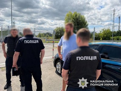 За 26 тис дол США обіцяли військовому службу в тилу: у Києві викрили корупційну схему За 26 тис дол США обіцяли військовому службу в тилу: у Києві викрили корупційну схему