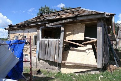 "За метр впав уламок, мене не вбило". На село Береза на Сумщині армія РФ скинула керовані авіабомби "За метр впав уламок, мене не вбило". На село Береза на Сумщині армія РФ скинула керовані авіабомби