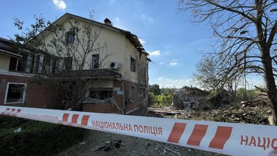 Росія завдала ударів по Вільхівці Харківської області: загинула переселенка з Донбасу, є поранений Росія завдала ударів по Вільхівці Харківської області: загинула переселенка з Донбасу, є поранений