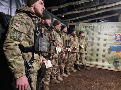 Воїнів 103 бригади ТрО нагородили за участь у визволенні населених пунктів Донеччини Воїнів 103 бригади ТрО нагородили за участь у визволенні населених пунктів Донеччини
