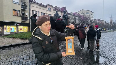 В Мукачево привезли Вифлеємський вогонь миру В Мукачево привезли Вифлеємський вогонь миру