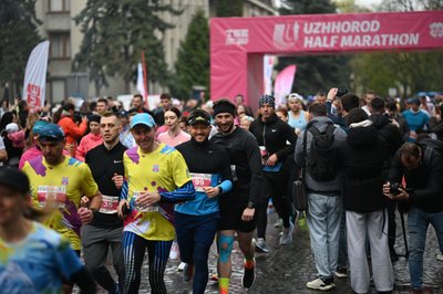 "Uzhhorod Half Marathon": в Ужгороді відбувся благодійний забіг на підтримку ЗСУ "Uzhhorod Half Marathon": в Ужгороді відбувся благодійний забіг на підтримку ЗСУ