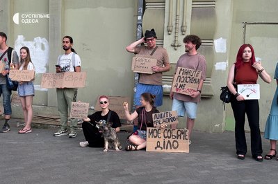 В Одесі ввечері знову відбулася акція проти відставки міністра оборони Федорова В Одесі ввечері знову відбулася акція проти відставки міністра оборони Федорова