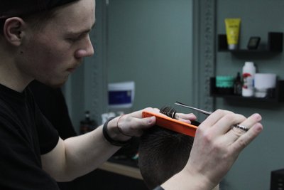 Стильна стрижка у подарунок: синам загиблих воїнів зробили акцію у барбершопі Бердичева Стильна стрижка у подарунок: синам загиблих воїнів зробили акцію у барбершопі Бердичева