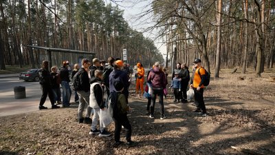 Екологічна акція у Чернігові: активісти провели перше велике прибирання парку "Ялівщина" Екологічна акція у Чернігові: активісти провели перше велике прибирання парку "Ялівщина"