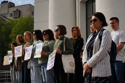 Хмельничани долучилися до акції "Вшануй", яка відбувається під час загальнонаціональної хвилини мовчання