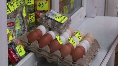 Що купують на "новорічний стіл": репортаж з продуктового ринку в Рівному Що купують на "новорічний стіл": репортаж з продуктового ринку в Рівному