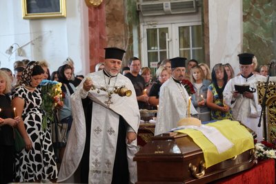 У Луцьку попрощалися з 39-річним стрільцем-снайпером Олександром Лебедевичем У Луцьку попрощалися з 39-річним стрільцем-снайпером Олександром Лебедевичем