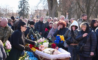 В Ужгороді попрощалися із загиблим військовослужбовцем Олександром Тарнаєм В Ужгороді попрощалися із загиблим військовослужбовцем Олександром Тарнаєм