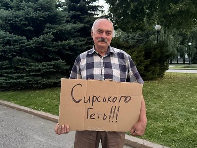 "Джерелом влади — є народ". Третій день поспіль тривають мітинги на підтримку Федорова у Дніпрі "Джерелом влади — є народ". Третій день поспіль тривають мітинги на підтримку Федорова у Дніпрі