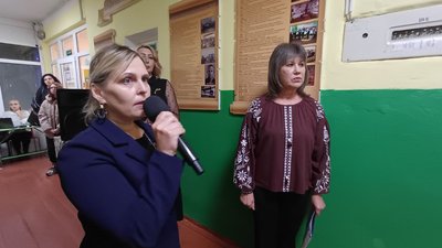 У місті на Житомирщині відкрили меморіальне місце пам’яті загиблих випускників У місті на Житомирщині відкрили меморіальне місце пам’яті загиблих випускників
