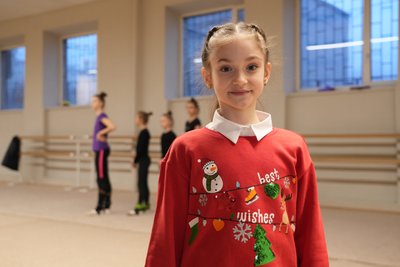 Для побратимів тата зібрала 110 тисяч гривень. Історія дев'ятирічної Софії Клименко з Маріуполя, яка живе у Дніпрі Для побратимів тата зібрала 110 тисяч гривень. Історія дев'ятирічної Софії Клименко з Маріуполя, яка живе у Дніпрі