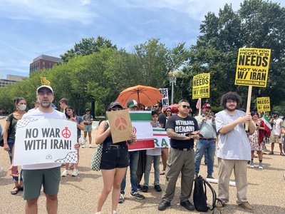 У США пройшли акції протесту проти бомбардування Ірану У США пройшли акції протесту проти бомбардування Ірану